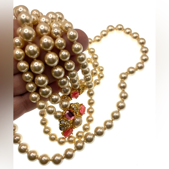 Vintage Signed Deidre Hall Long 2 Strand Faux Pearl Necklace Pink Floral Clasp - Picture 6 of 8